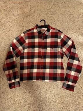 Wind River Modern Fit Flannel Shirt (Red/Black/Cream) Plaid Mens Size Medium